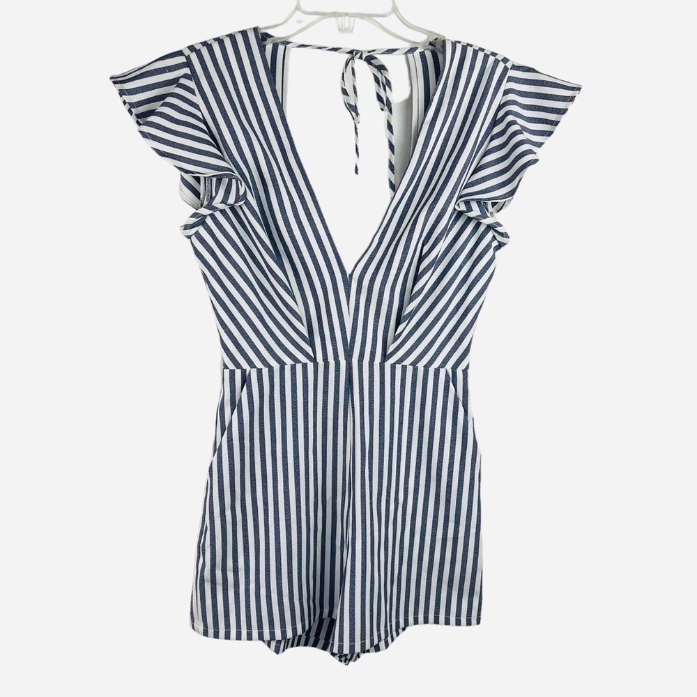 New-shop17 Vertical Striped Deep V-neck, Open Tie Back, Flutter Sleeve Romper SM
